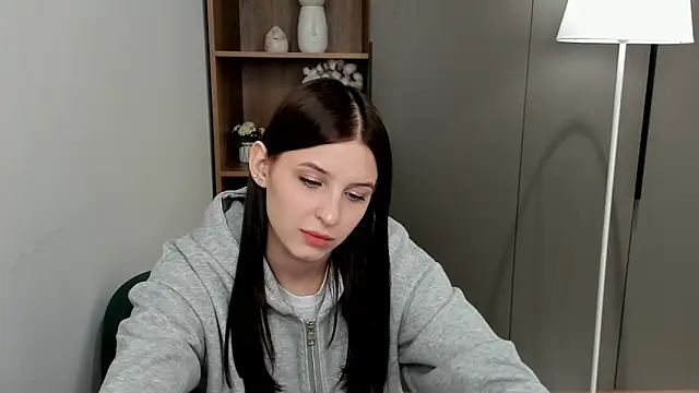 KerstinMaynor online show from March 4, 2026, 7:58 am