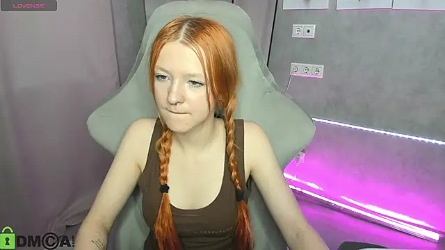Snapshot of Emma_Dusk chatting on April 29, 2026, 12:59 am Emma Dusk online show from April 29, 2026, 12:59 am
