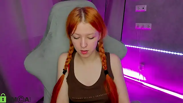 Snapshot of Emma_Dusk chatting on May 20, 2026, 12:39 am Emma Dusk online show from May 20, 2026, 12:39 am
