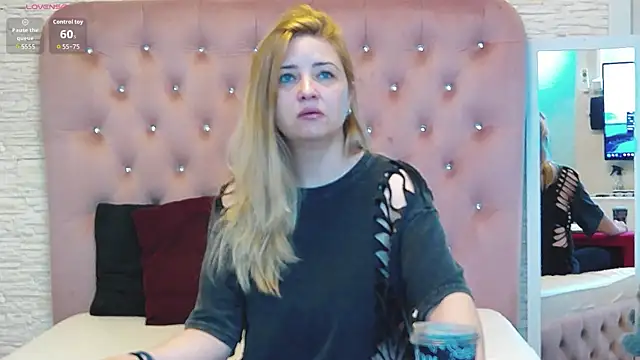 MellanieBliss online show from May 5, 2026, 4:20 am
