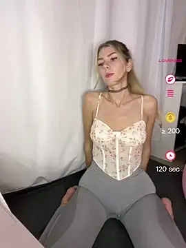 Snapshot of SoniaXOXO chatting on May 5, 2026, 4:37 pm SoniaXOXO online show from May 5, 2026, 4:37 pm