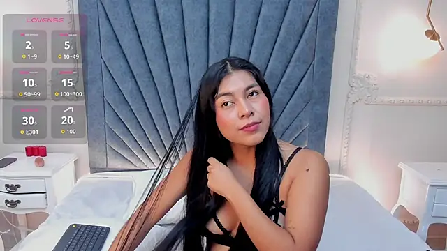Snapshot of Leandra-Johnson chatting on May 27, 2026, 1:52 pm Leandra-Johnson online show from May 27, 2026, 1:52 pm