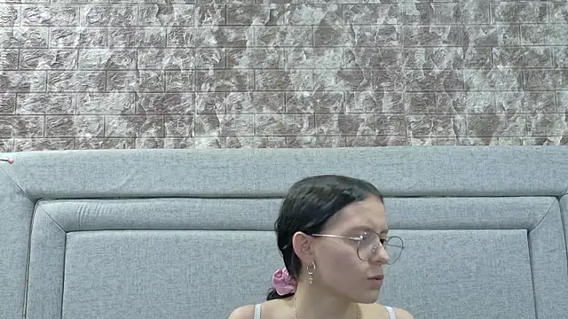 Naomimolie online show from June 23, 2026, 11:52 am