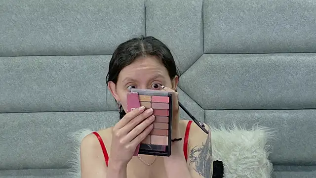 Naomimolie online show from July 11, 2026, 12:08 pm