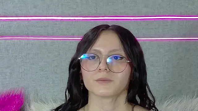Naomimolie online show from July 15, 2026, 5:51 pm