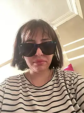 Snapshot of edeece chatting on March 4, 2026, 3:18 pm edeece online show from March 4, 2026, 3:18 pm