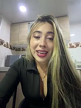 ManuelaVeeleez online show from March 13, 2026, 5:36 am