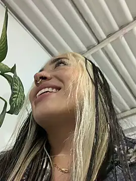 Snapshot of ManuelaVeeleez chatting on June 24, 2026, 1:59 am ManuelaVeeleez online show from June 24, 2026, 1:59 am