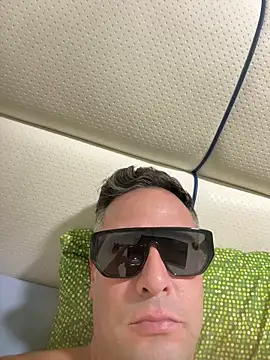 Snapshot of potroniko chatting on March 3, 2026, 12:06 am potroniko online show from March 3, 2026, 12:06 am