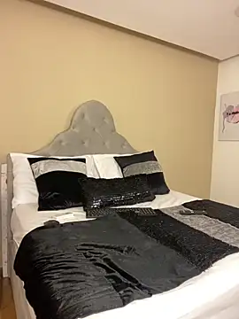 AlmaraRouge online show from April 27, 2026, 8:29 pm