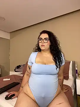 Snapshot of AlmaraRouge chatting on May 22, 2026, 8:03 pm AlmaraRouge online show from May 22, 2026, 8:03 pm