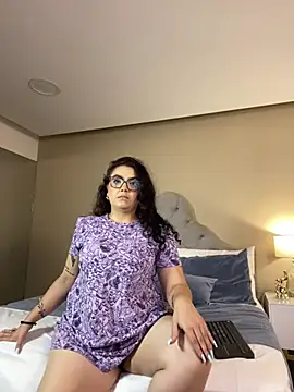 AlmaraRouge online show from June 23, 2026, 9:13 pm