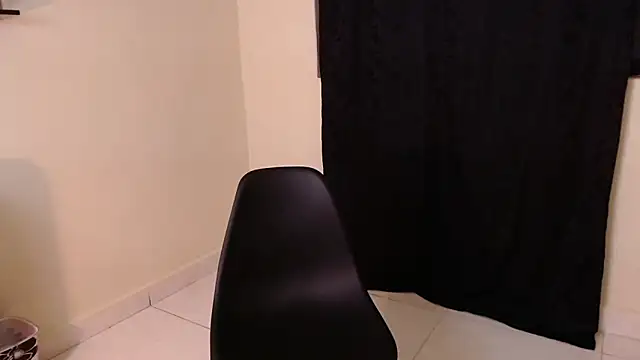 LyriaDiamond  online show from March 18, 2026, 8:23 pm