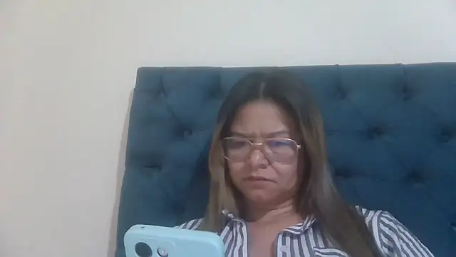 Jiwon Han online show from March 27, 2026, 3:56 am