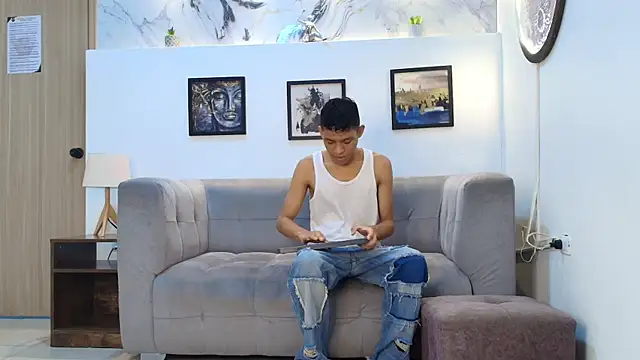 SKINNY BOYXXX online show from April 7, 2026, 7:31 am