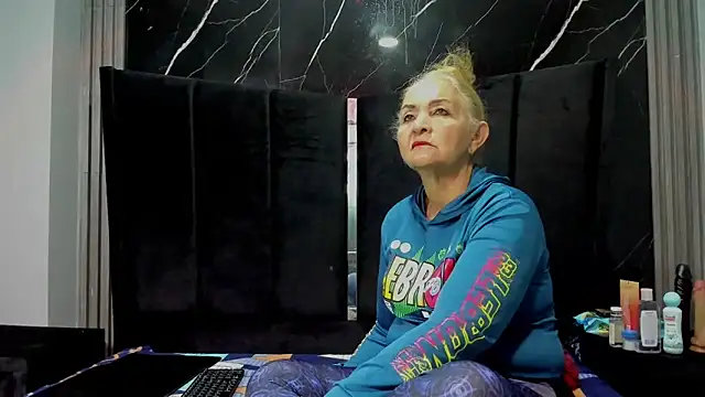 queenstarhy online show from March 14, 2026, 2:28 am