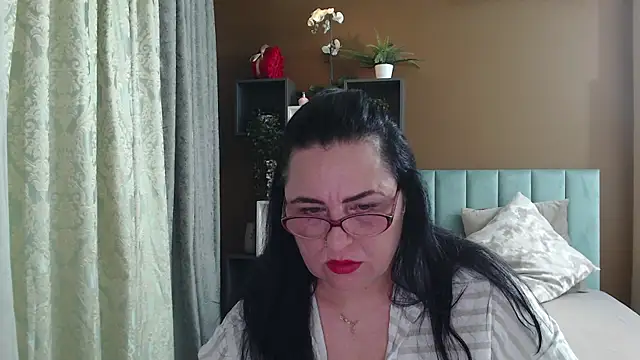 ValerieSmiths online show from May 6, 2026, 5:46 am