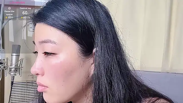 Tavie1744 online show from April 9, 2026, 11:43 pm