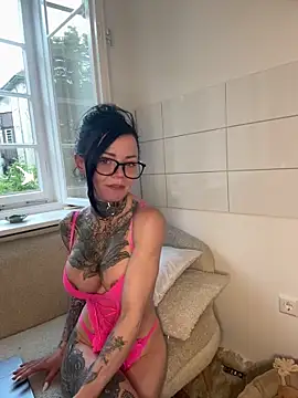 SkinnyLilly online show from May 22, 2026, 6:46 pm