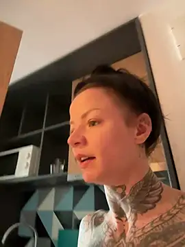 SkinnyLilly online show from June 8, 2026, 4:35 am