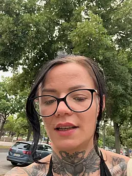 Snapshot of SkinnyLilly chatting on July 17, 2026, 12:45 pm SkinnyLilly online show from July 17, 2026, 12:45 pm
