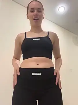 pinkpeachx online show from March 6, 2026, 12:01 pm