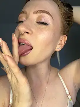 Little Candy 18 online show from July 24, 2026, 5:16 am