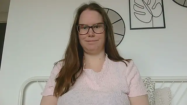 Snapshot of CelineThompson chatting on April 17, 2026, 2:09 pm CelineThompson online show from April 17, 2026, 2:09 pm