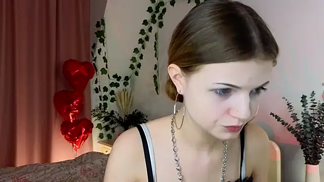 Enji Rey online show from April 10, 2026, 12:16 am