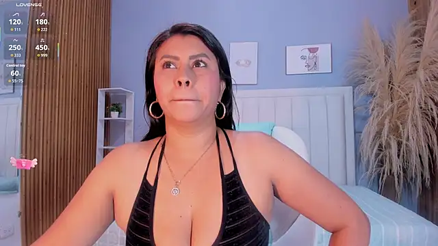 Anthonella Lux online show from April 18, 2026, 12:20 pm