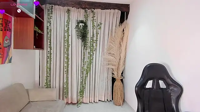 CristineRain online show from April 23, 2026, 4:46 am