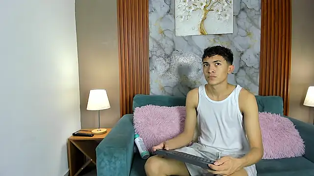 SKYN MAN online show from April 4, 2026, 2:54 am