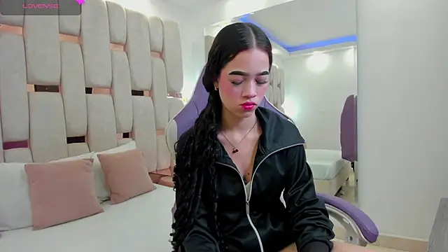 georgina kloss  online show from April 8, 2026, 4:29 pm