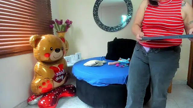 Maye Milf  online show from March 24, 2026, 12:43 pm