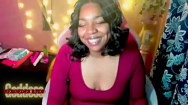 Snapshot of Goddess_MercedesRedd chatting on May 3, 2026, 1:39 pm Goddess MercedesRedd online show from May 3, 2026, 1:39 pm
