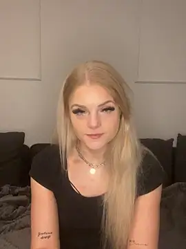 Luna-Noire online show from March 3, 2026, 8:15 pm