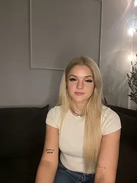 Luna-Noire online show from March 7, 2026, 9:12 pm