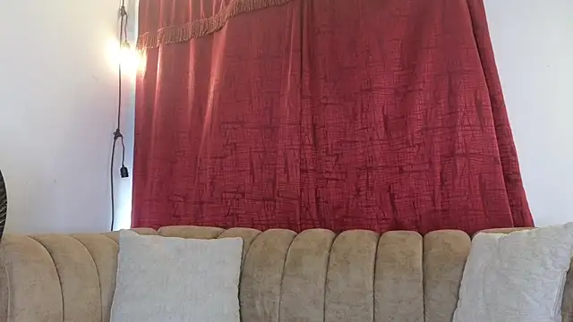 ahnaysexx online show from April 13, 2026, 7:08 pm