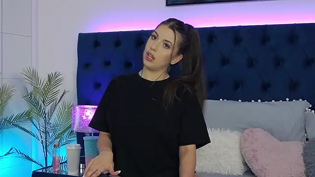 VenusSinclairr online show from April 17, 2026, 11:41 pm