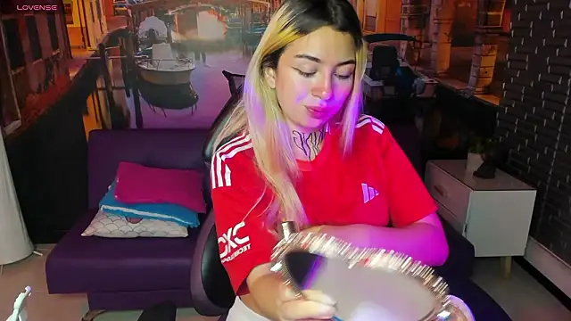 Tamaraa velez online show from March 15, 2026, 1:17 pm