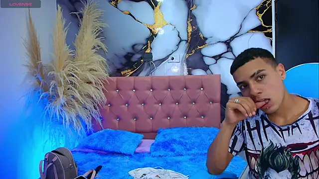 Ariatna Andy online show from April 21, 2026, 9:06 pm