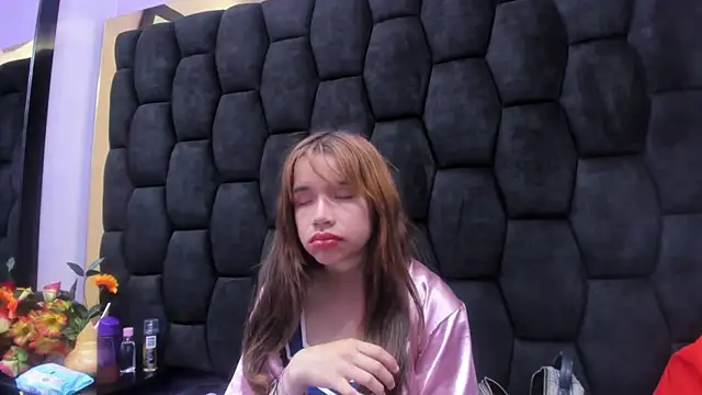 ZoeBarbiee online show from April 9, 2026, 7:03 am