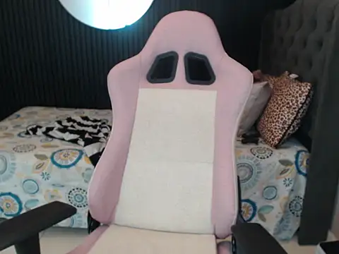taylor bigdick18 online show from April 30, 2026, 3:29 pm