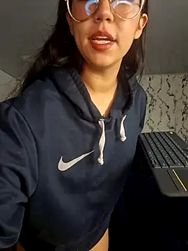 Snapshot of Lunaliaa_ chatting on June 6, 2026, 5:34 am Lunaliaa online show from June 6, 2026, 5:34 am