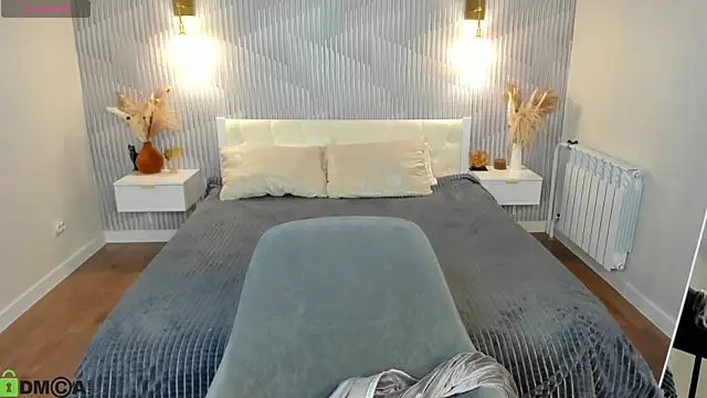 Crystal-Lace online show from April 19, 2026, 1:16 am