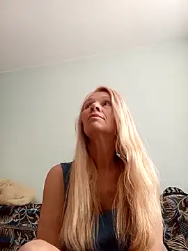 ViktoriaSexi1 online show from April 25, 2026, 7:55 am