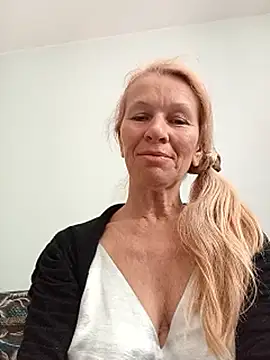 ViktoriaSexi1 online show from May 4, 2026, 8:10 am
