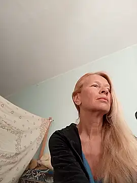 ViktoriaSexi1 online show from May 6, 2026, 4:41 am