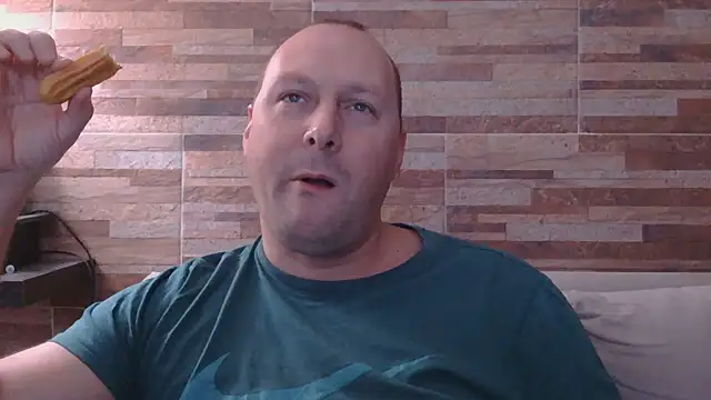 lustonfan online show from June 15, 2026, 9:28 pm