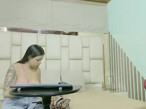 VikyANDfer online show from March 27, 2026, 1:33 pm